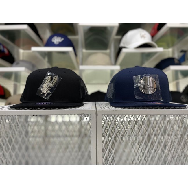 [NBA] 남여공용 SAS SPURS 이중 메탈 장식 HYFLAT CAP (N215AP635P)